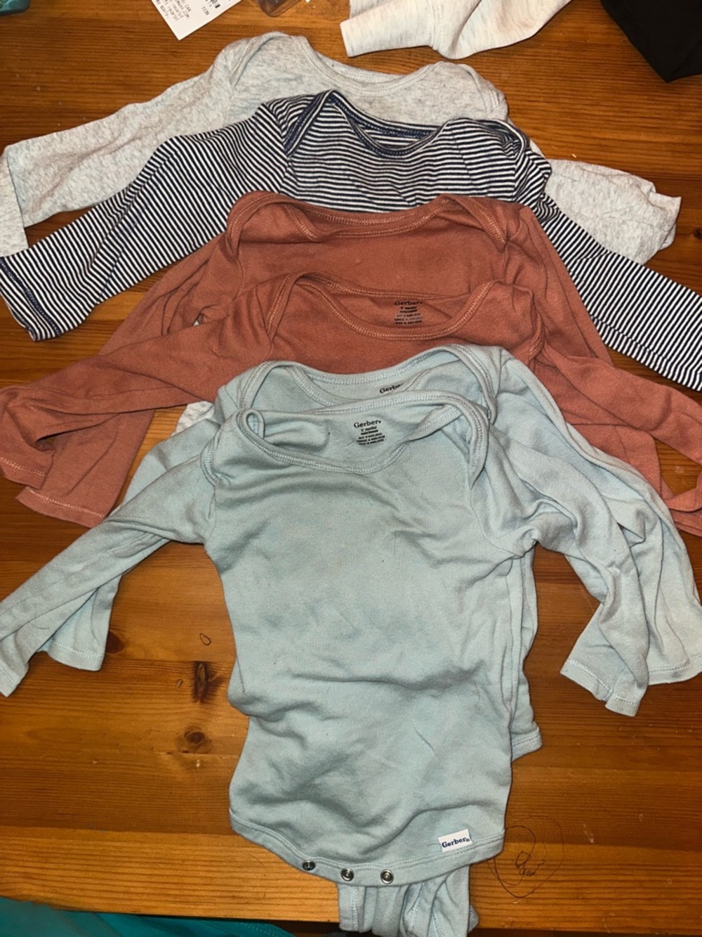 Gerber/Carters -6 pieces Long Sleeve Onesies